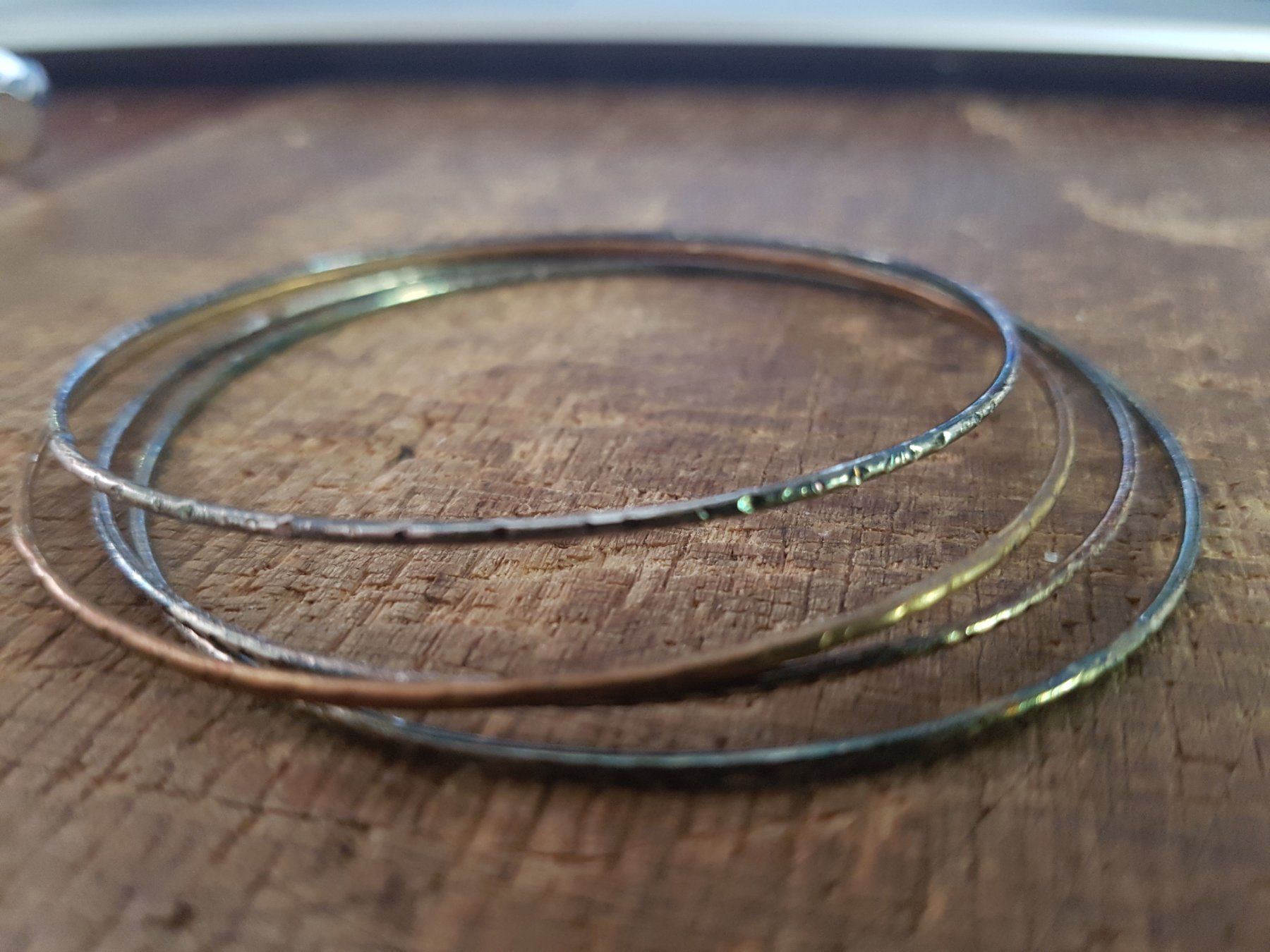 Bracciali & Braccialetti: Armreif Set 4 Stück verschieden farben + gemustert – Usato da Ettingen venduto da Maranathatalitha