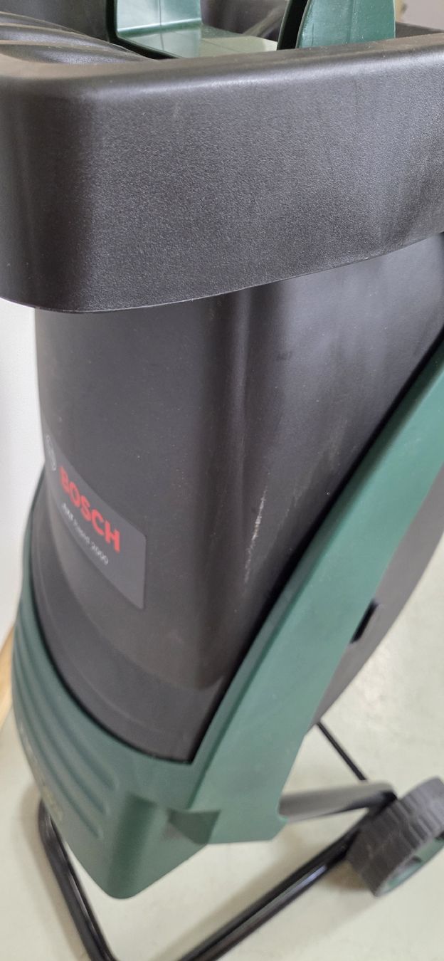 Bosch Trinciatrici: Bosch AXT Rapid 2000 Gartenhäcksler 2000W – Usato da Cham venduto da _DealFactory_ 5