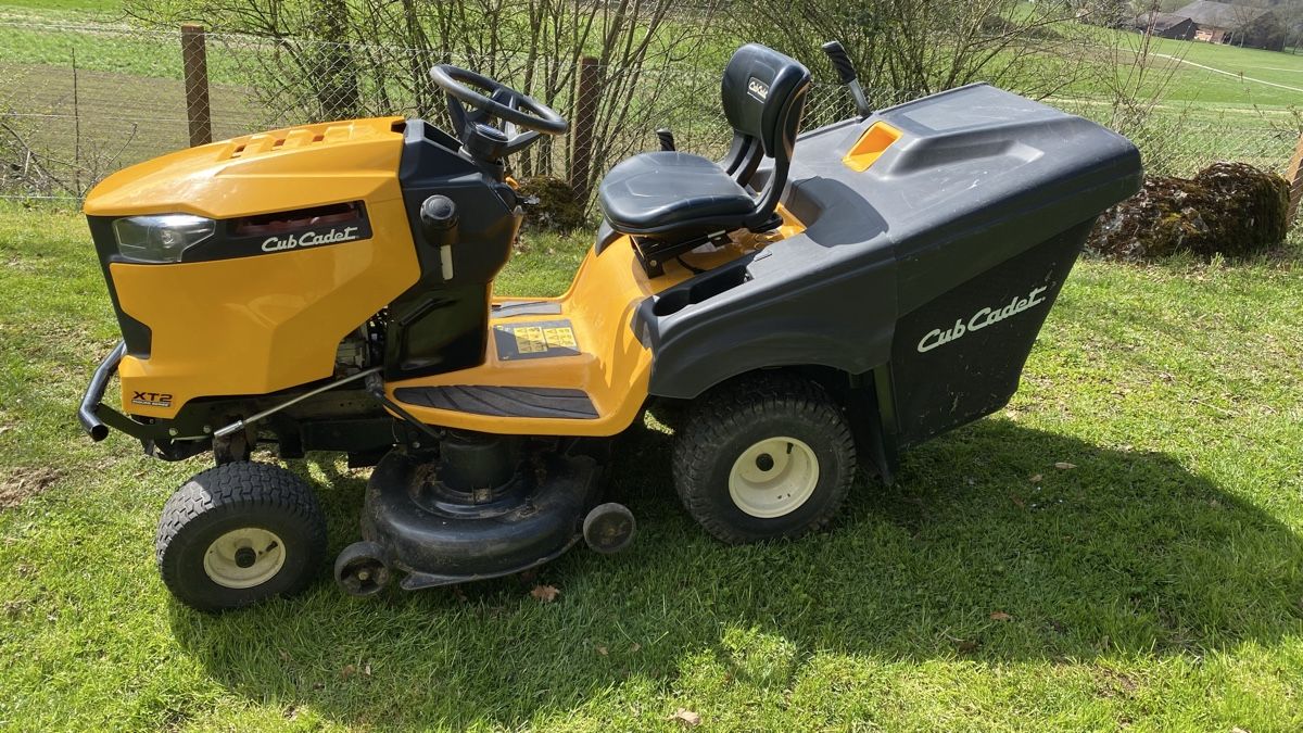 Rasenmäher: Cub Cadet XT 2. Jg 12/2017 – Gebraucht aus volketswil von  1