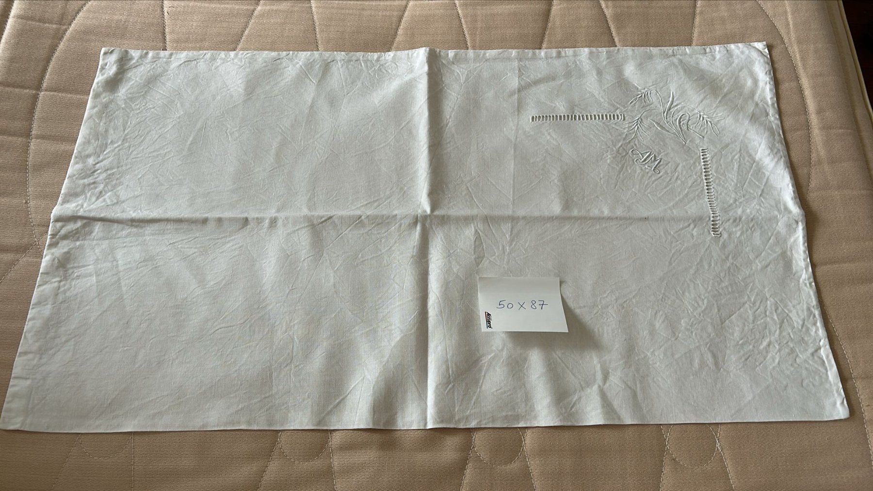 Biancheria da letto: Federa in cotone bianco 50x87 cm cifrata – Usato da Melano venduto da H-Sara