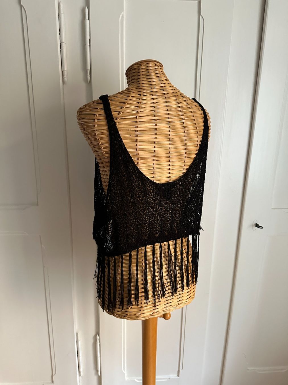 Top: FOREVER 21 - Hippie Boho Fransen-Top schwarz S – Usato da Zürich venduto da Diazaio 2