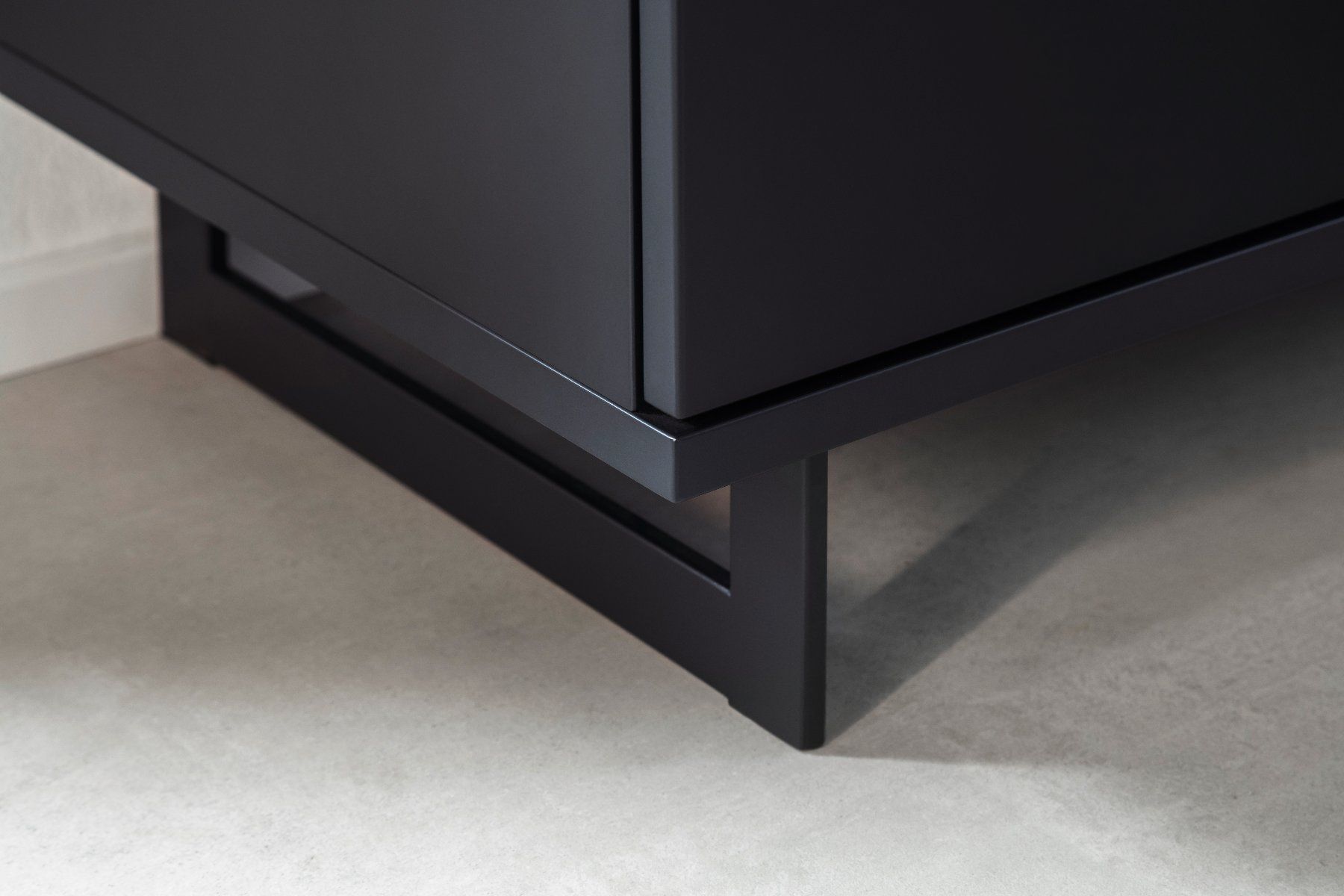 Cassettiere: Sideboard CESENA Wildeiche massiv schwarzgrau 180 cm – Nuovo e nell'imballaggio originale da Unterentfelden venduto da moebelrufli 3