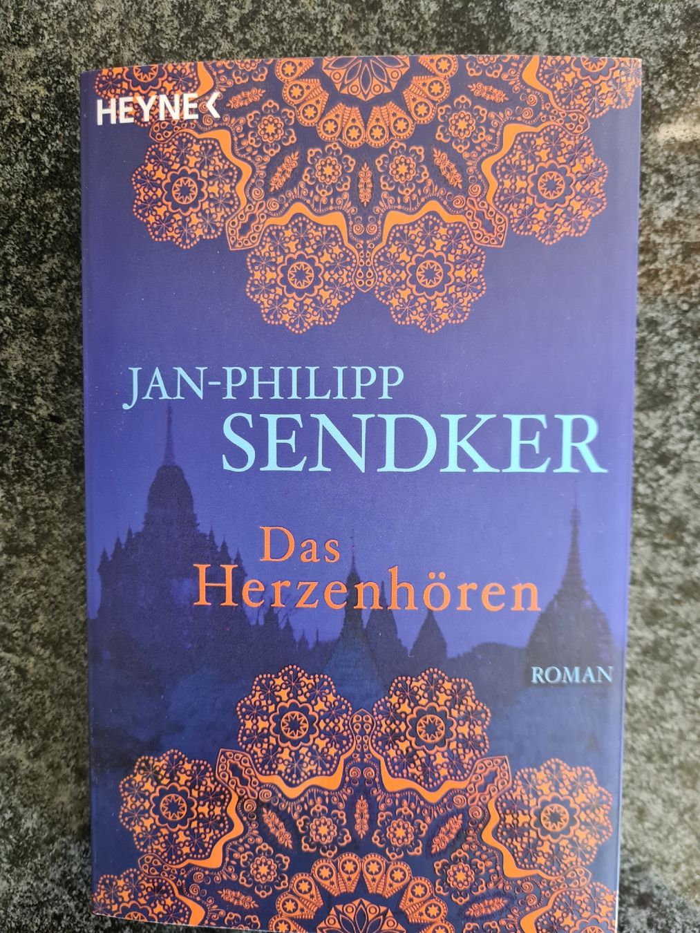 Libri: Das Herzenhören von J. Sendker – Usato da Klosters venduto da Riva123