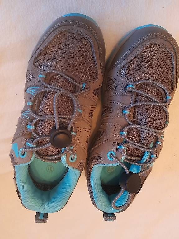 Schuhe für Jungen: Turnschuhe Gr. 31 NEU – Gebraucht aus Thun von jul_y9lm