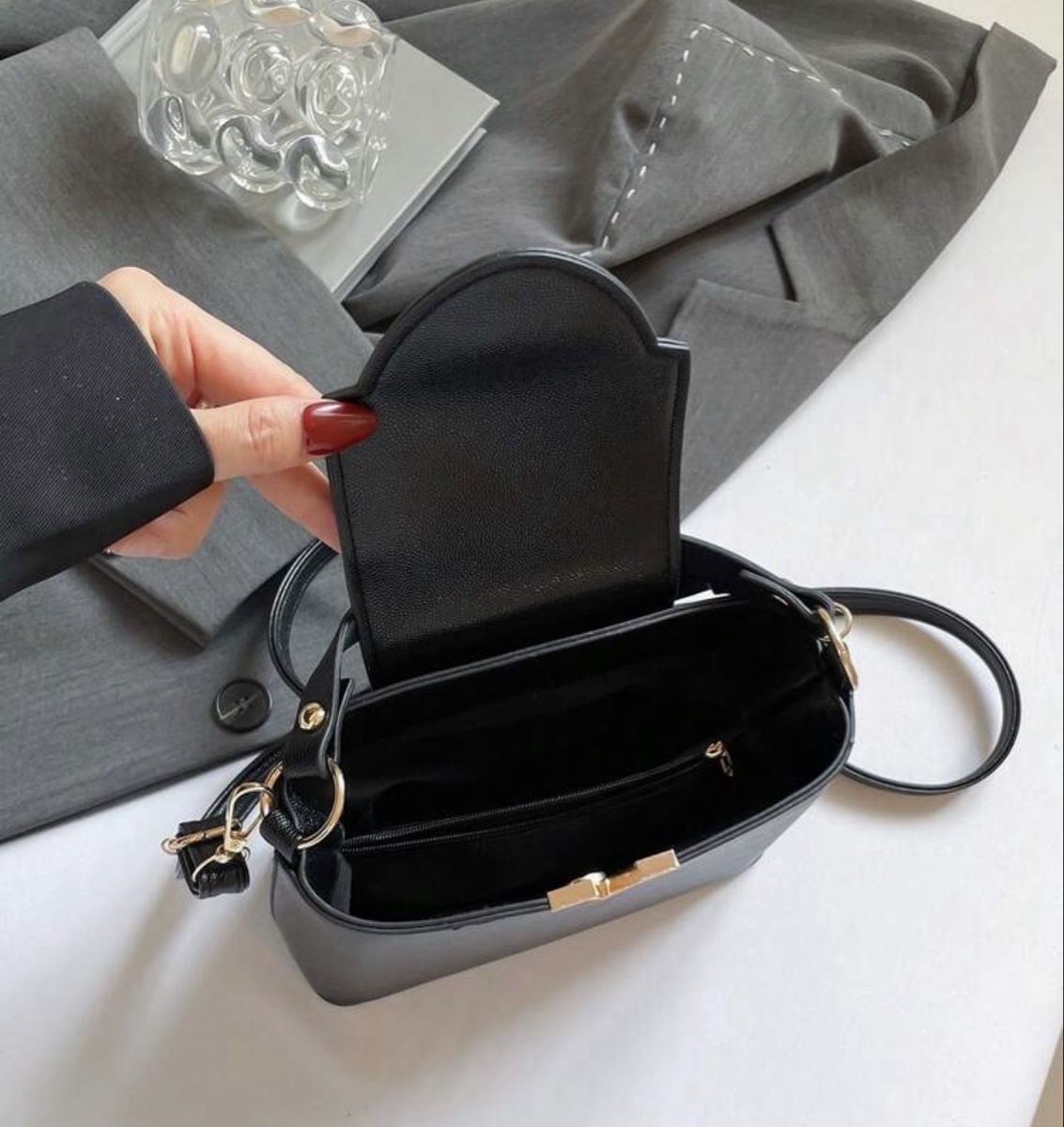 Taschen für Damen: Sac à main  – Neu und originalverpackt aus Châtel-St-Denis von Montclair_Swiss 1