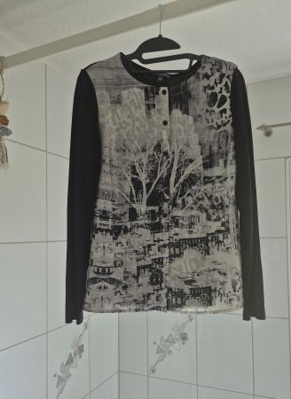 Dünne Bluse mit speziellem Druckmuster, Grösse 38/M Top!