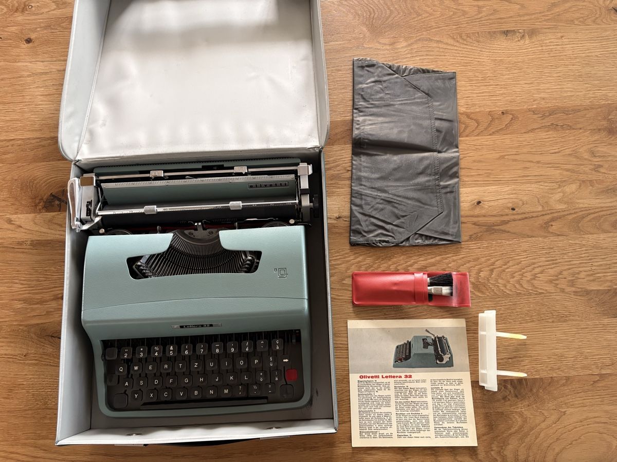 Olivetti Schreibmaschinen: Olivetti Lettera 32 Schreibmaschine – Gebraucht aus Winterthur von Wintimusic