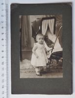 Alte Orig. Fotografie Kind Mädchen Kinderwagen Teddybär 1916