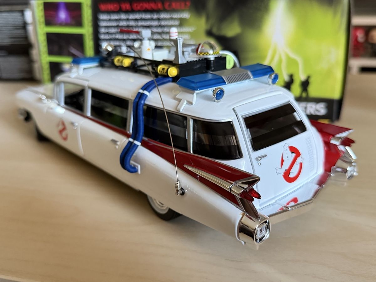 Cadillac Modellautos: Cadillac 1959 ECTO-1 Silver Screen Machines 1/18 – Neu (gemäss Beschreibung) aus Villarimboud von Beowulf1691 3