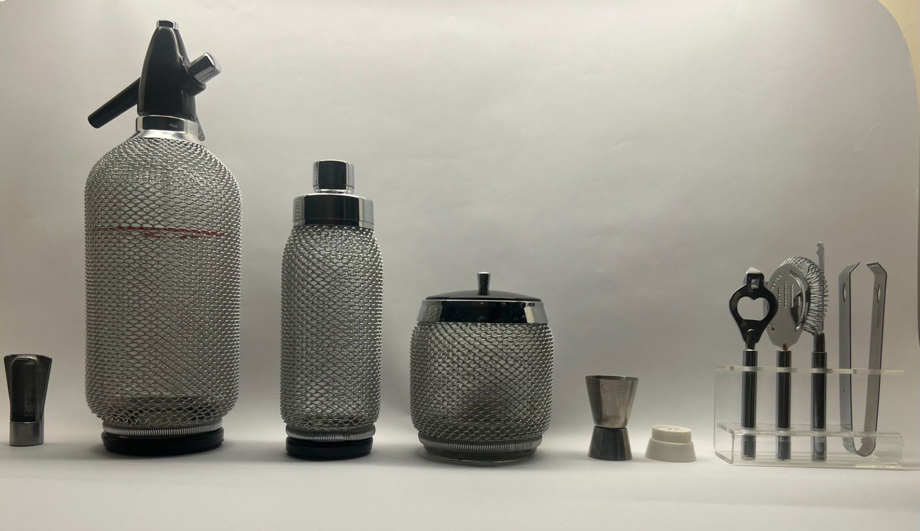 Sonstiges für Haushalt & Wohnen: Vintage-Barset mit Sodasiphon, Cocktailshaker, Eisbehälter u – Gebraucht aus Rickenbach LU von Spalierelger