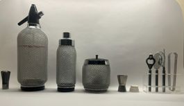 Vintage-Barset mit Sodasiphon, Cocktailshaker, Eisbehälter u