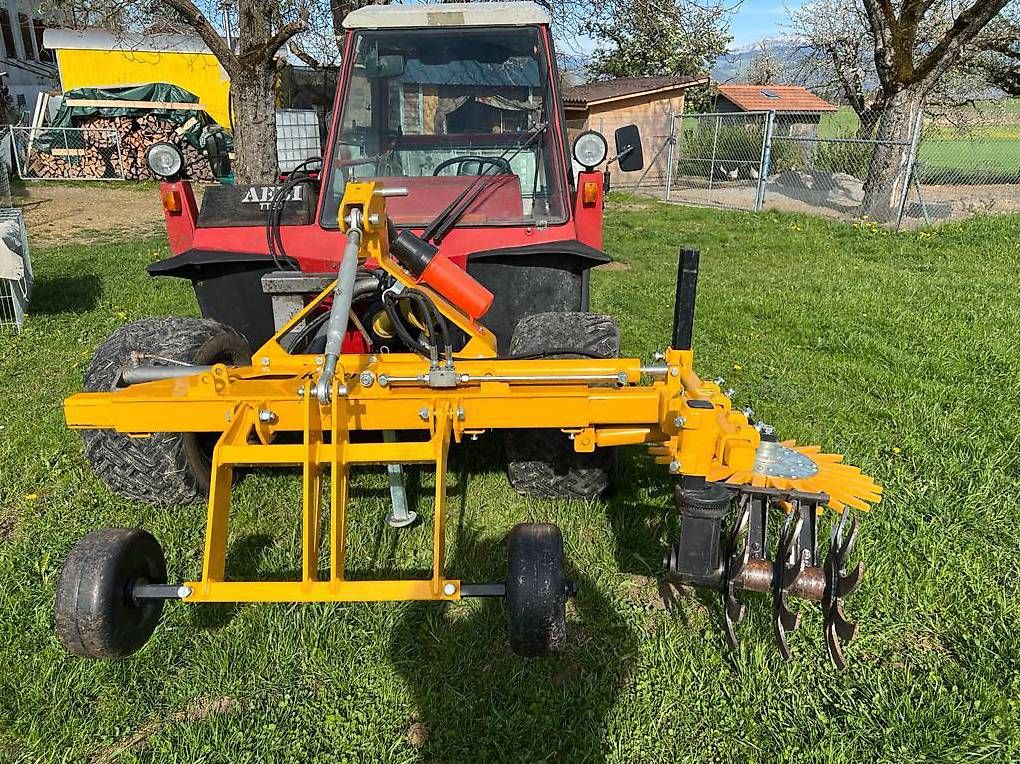Toutes les machines: Bodenhacke mit Unkrautentferner – D'occasion à Wattenwil par Peterofenbau