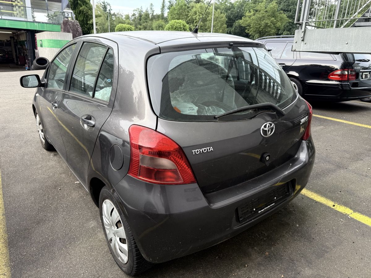 Toyota Autos: Toyota yaris 1.3 – Defekt aus Winkel von siffredistyle 1
