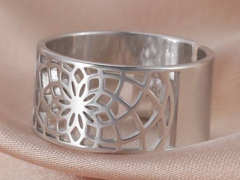 Ringe: Ring Lebensblume silbern (56-62) – Neu und originalverpackt aus Laufen von Bellavitaboom