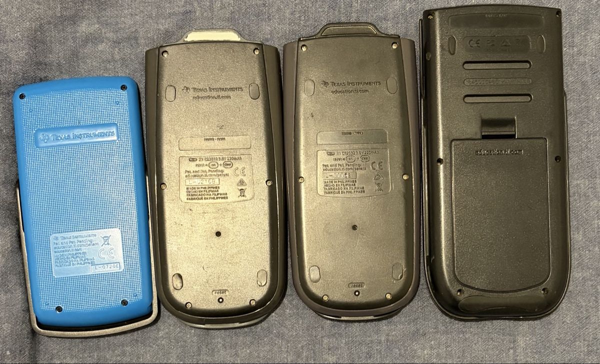 Texas Instruments Calcolatrici tascabili: Calculatrices Texas Instruments lot de 4 – Usato da Genève venduto da AlBE909 1