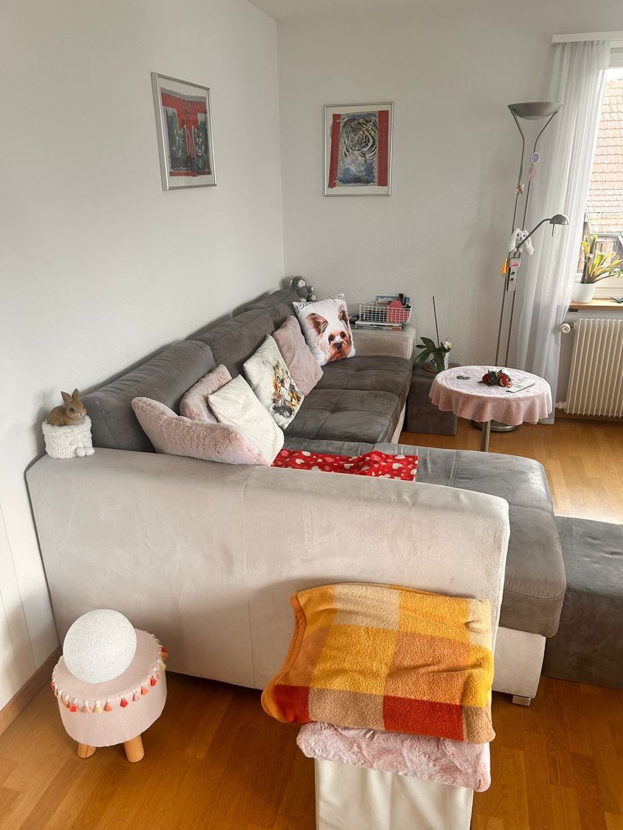Sofas: Ecksofa grau/weiss mit 2 Hockern – D'occasion à Hilterfingen par SamiraG 1