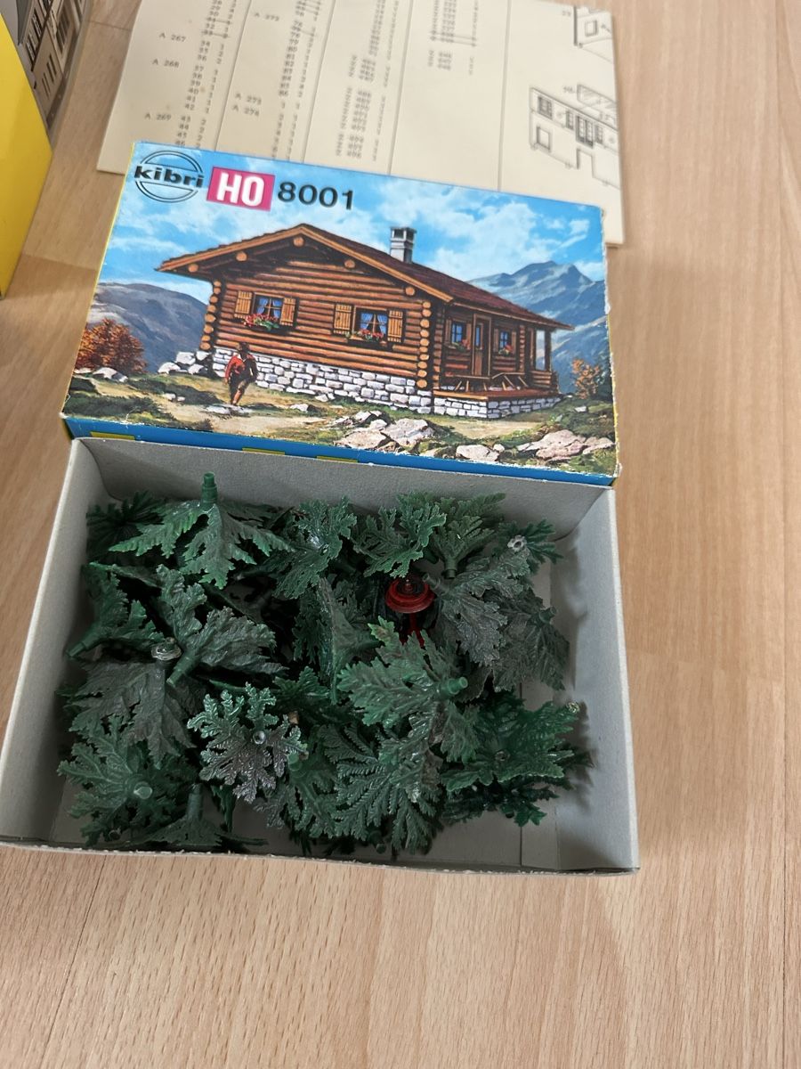 Baukästen: Kibri Modellhaus inklusive Baum – Neu und originalverpackt aus Chur von Sim7000 3