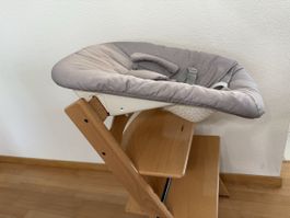 Stokke Newborn Set mit Spielzeughalter Light Grey