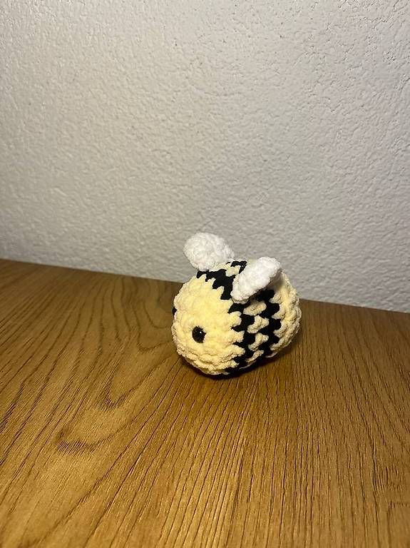 Giocattoli: Bienen-Amigurumi – Nuovo (secondo la descrizione) da Wassen UR venduto da Mariianita 1