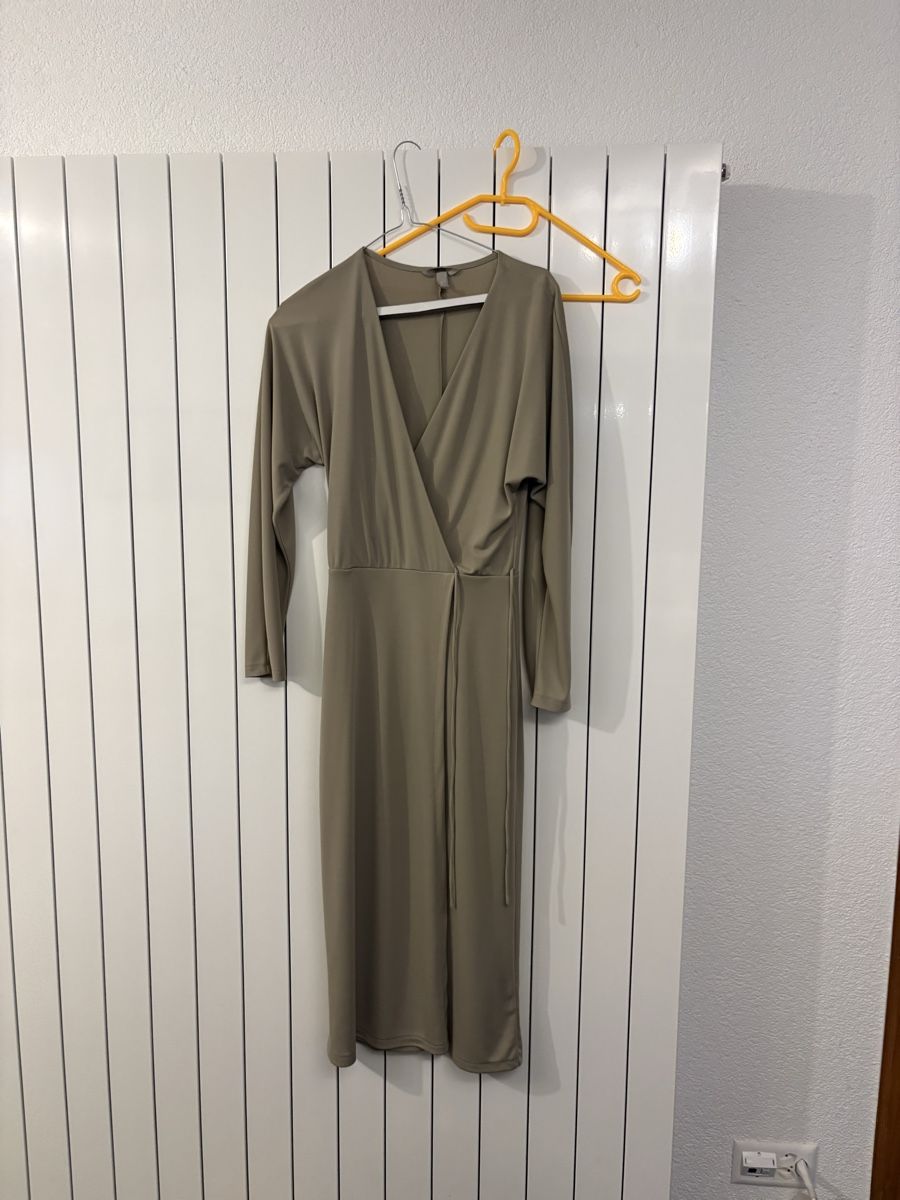 Robes: Robe mi longue – Neuf (Voir description) à Evionnaz par Meliestange