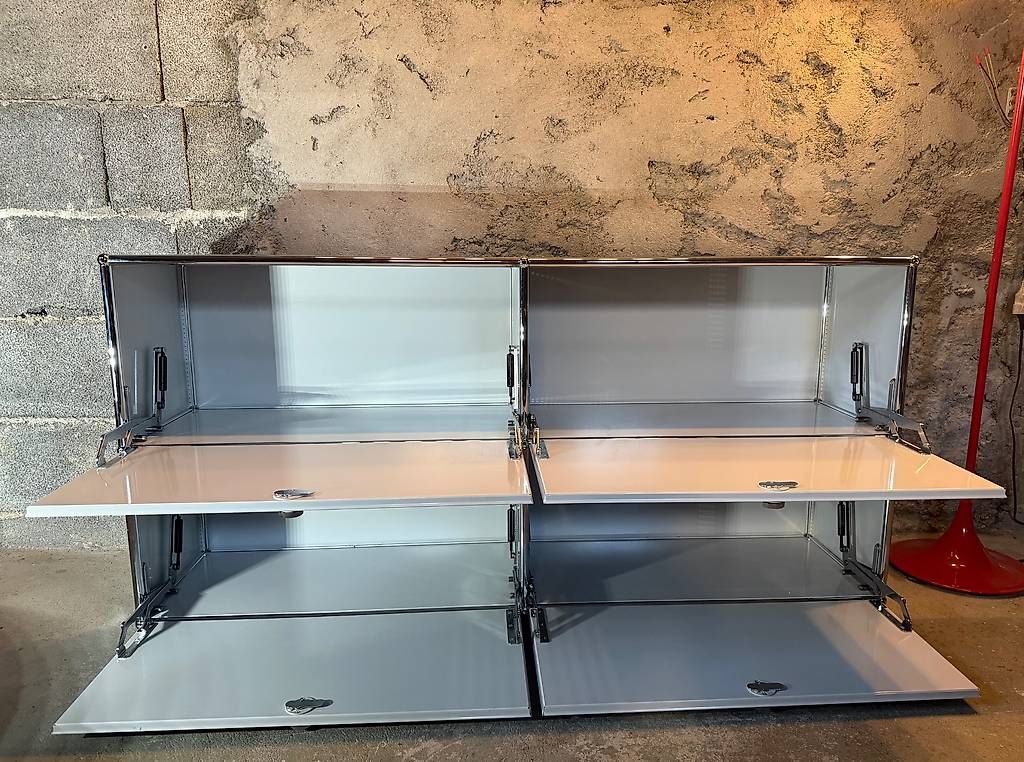 USM Cassettiere: USM Haller Sideboard lichtgrau mit 4 Klappen – Usato da Schalunen venduto da Schwende2 3