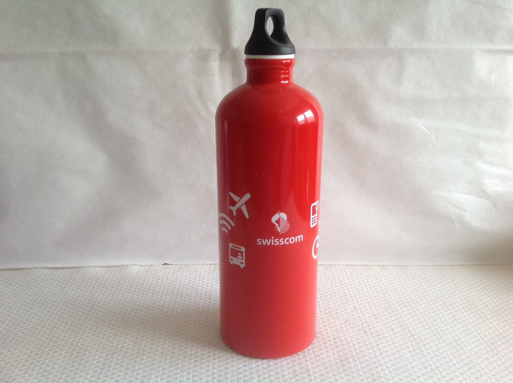 Sigg Trinkflaschen & Thermosflaschen: SIGG - Gourde - Bouteille - rouge Swisscom - 1L – Gebraucht aus Sion von accroshoes 1