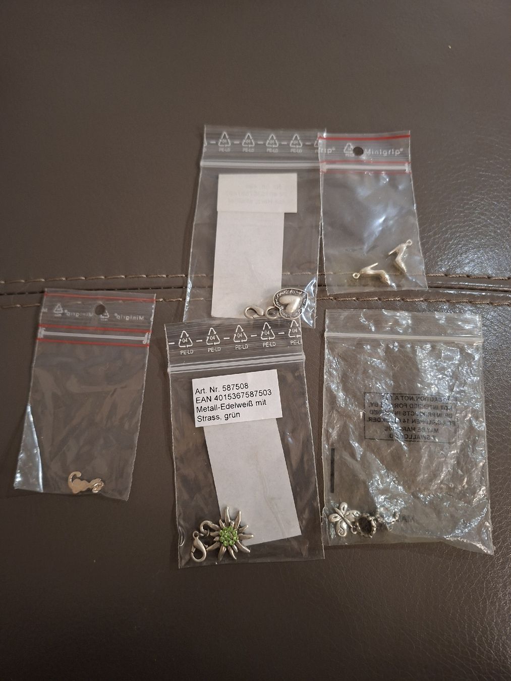 Anhänger: Lot de breloques – Neu und originalverpackt aus Vevey von Manatee29