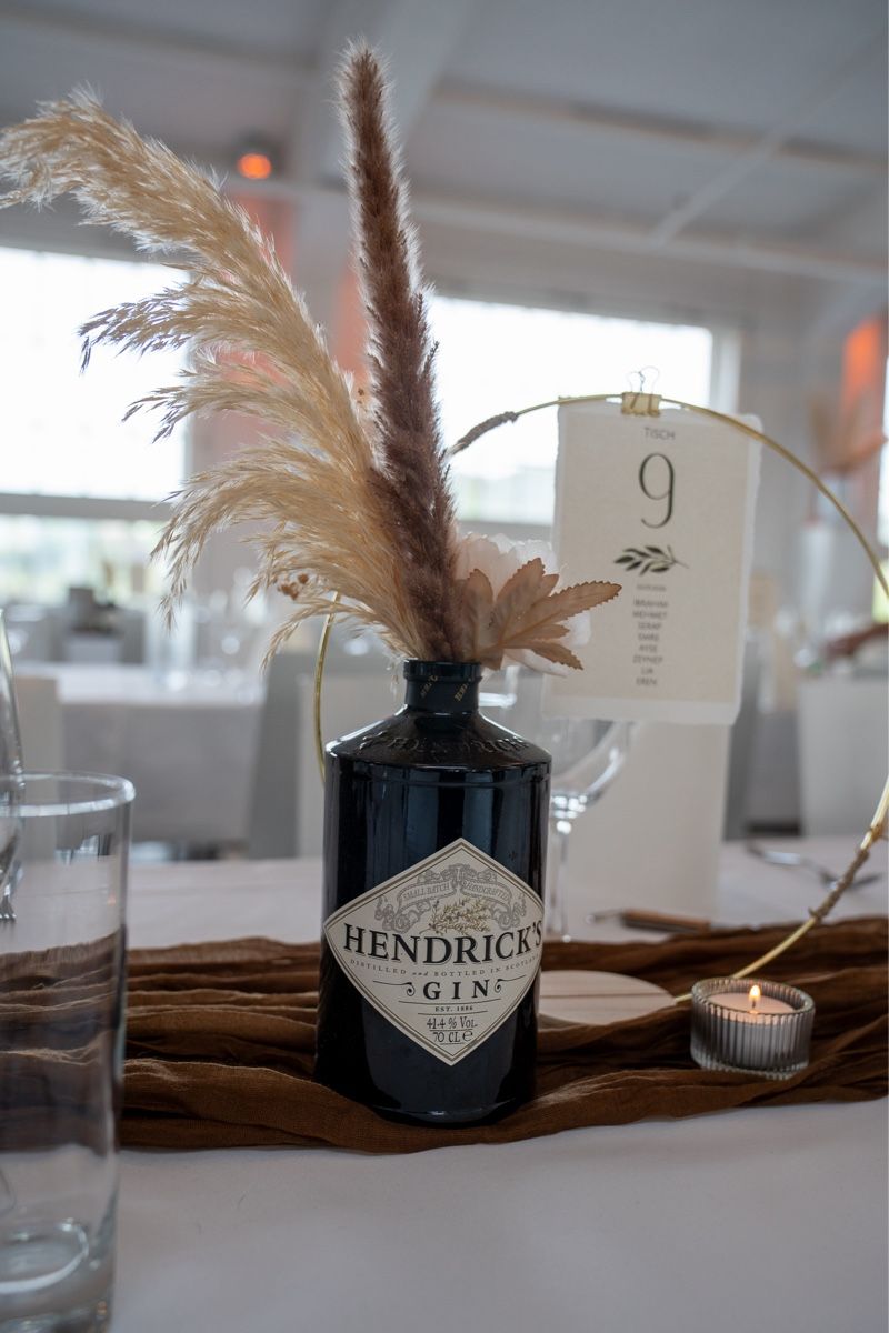 Alle Dekorationen: 10 Hendricks Gin Flaschen dekoriert – Gebraucht aus Urtenen-Schönbühl von LaPriinciipessa