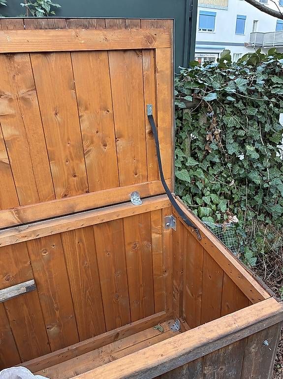 Auflagenboxen: Gartenkiste Holz mit Metalldeckel – Gebraucht aus Arlesheim von fha_n9vn 1