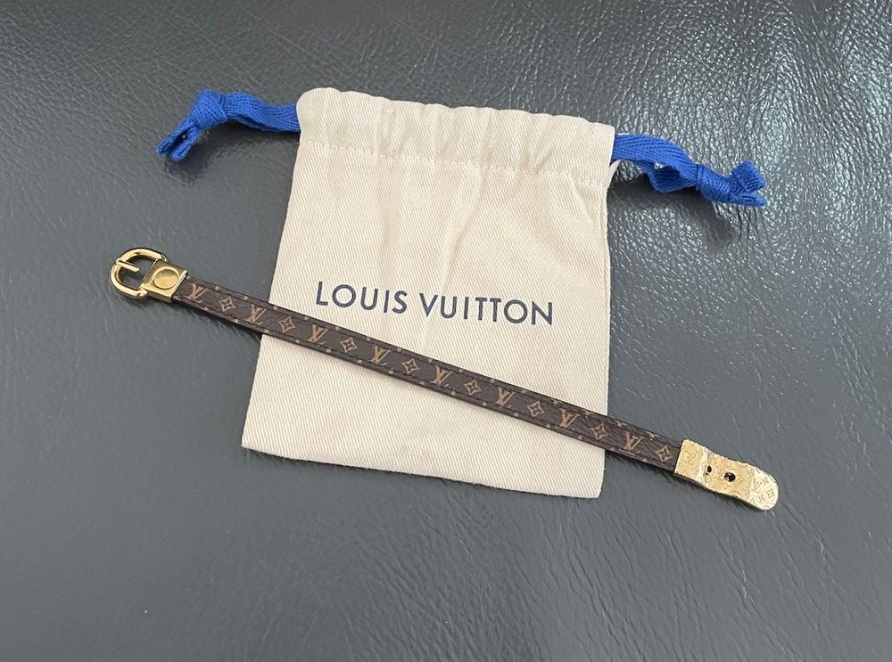 Fasten Your LV Armband