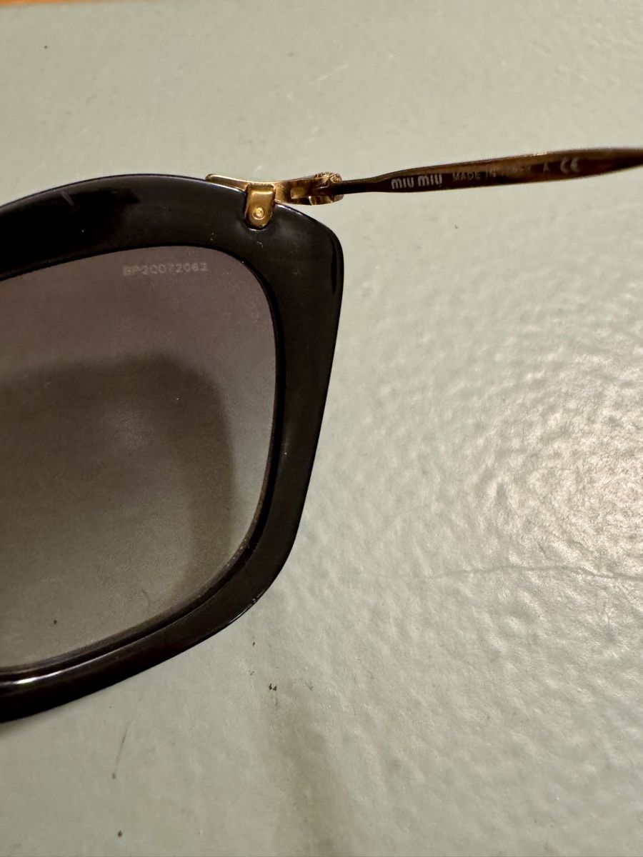 Miu Miu Brillen & Gläser: Sonnenbrille von Miu Miu – Gebraucht aus Staufen von SchoenGut 1