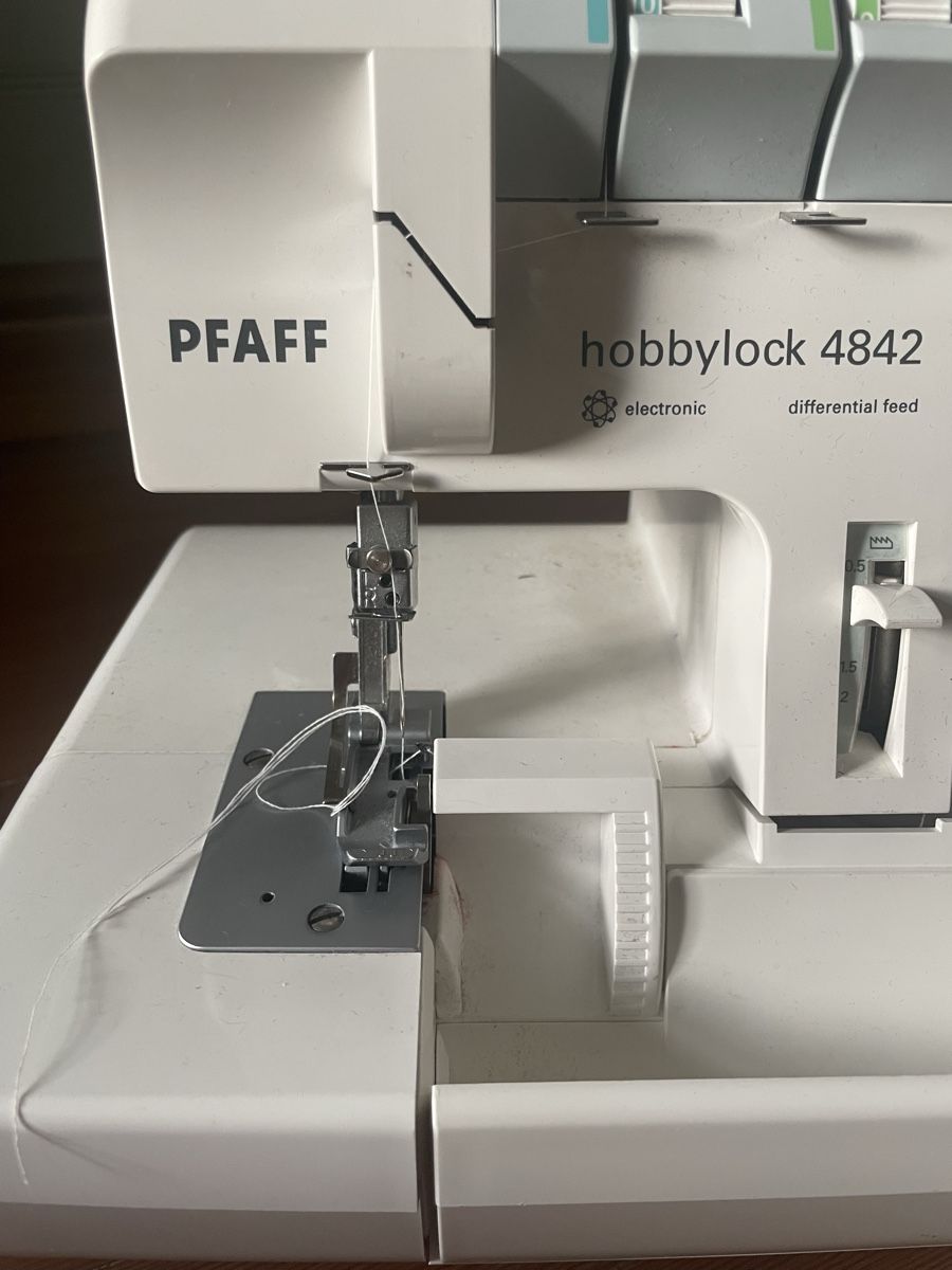 Pfaff Macchine da cucire: Pfaff Hobbylock 4842 Overlock Nähmaschine – Usato da Zürich venduto da balilife 1