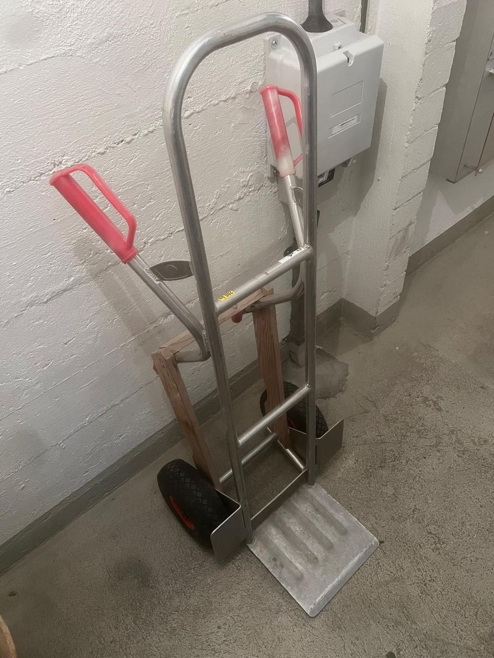 Schubkarren: Sackkarre Aluminium – Gebraucht aus Urtenen-Schönbühl von jne_mvm7
