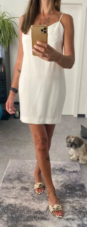 Robe avec dos ouvert.