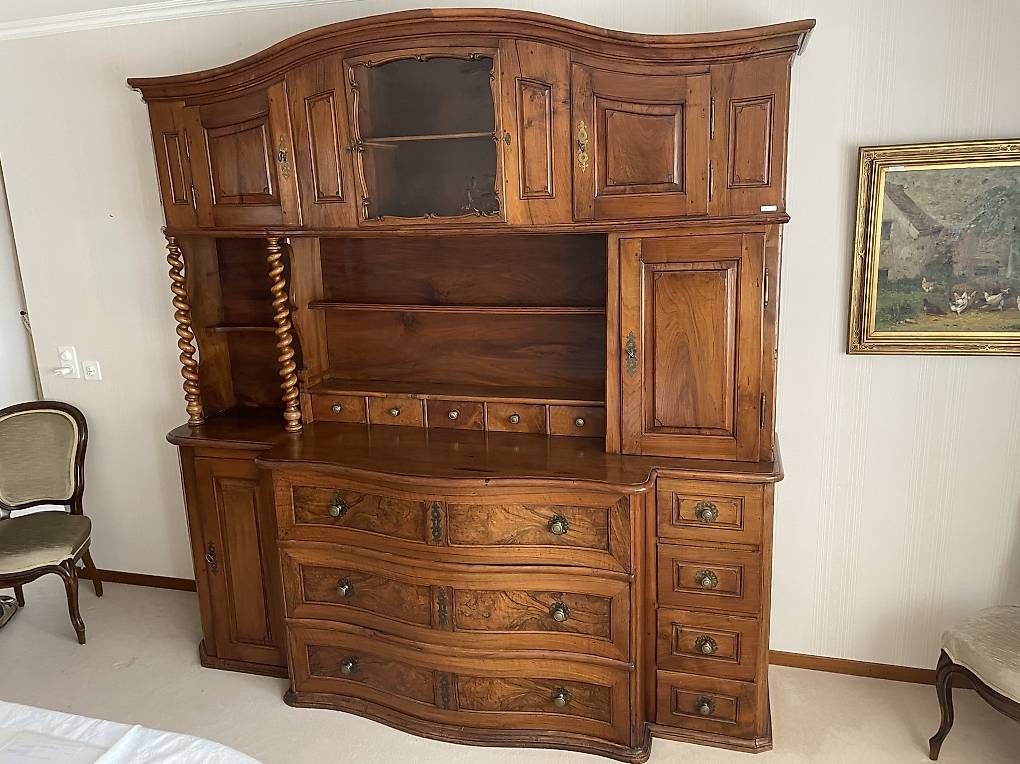 Buffets: Antikes Buffet aus Holz – D'occasion à Emmenbrücke par nil_mtg6