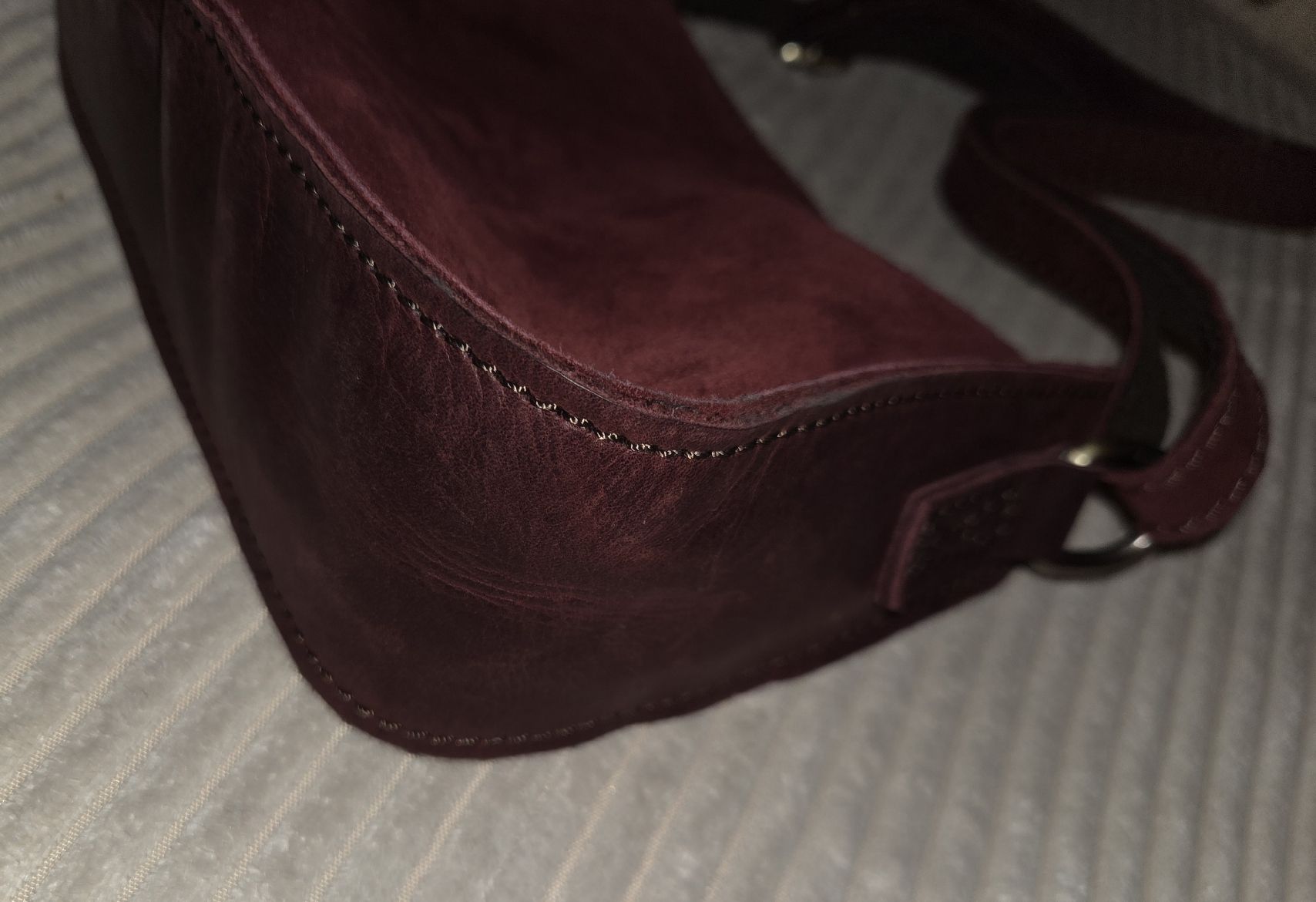 Borse da donna: Handtasche Wildleder / Frabe: Bordeauxrot – Usato da Bern venduto da Produkte.verkauf 4
