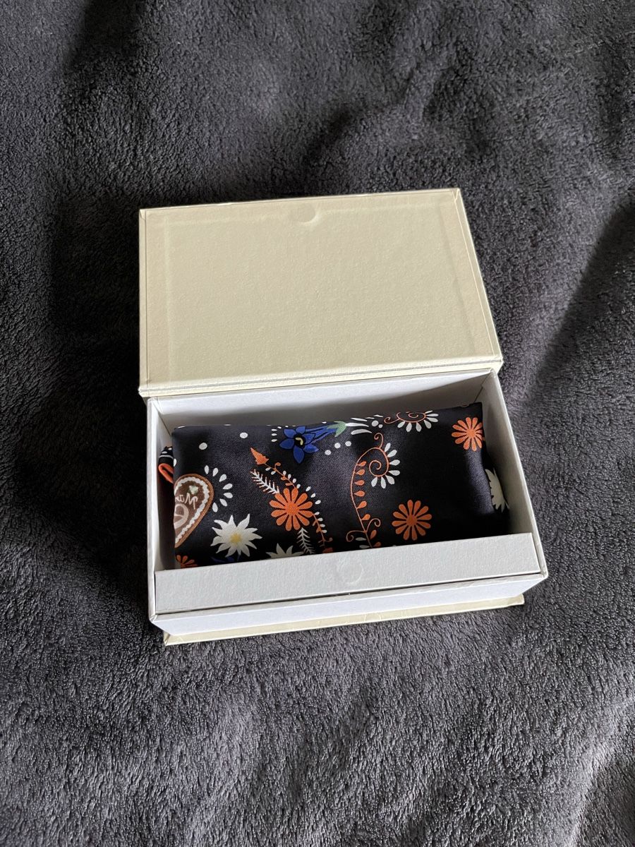 Roeckl Foulards, Tücher & Schals: ROECKL Nicki-Tuch aus 100% Seide – Neu und originalverpackt aus Zollikerberg von Atelier108