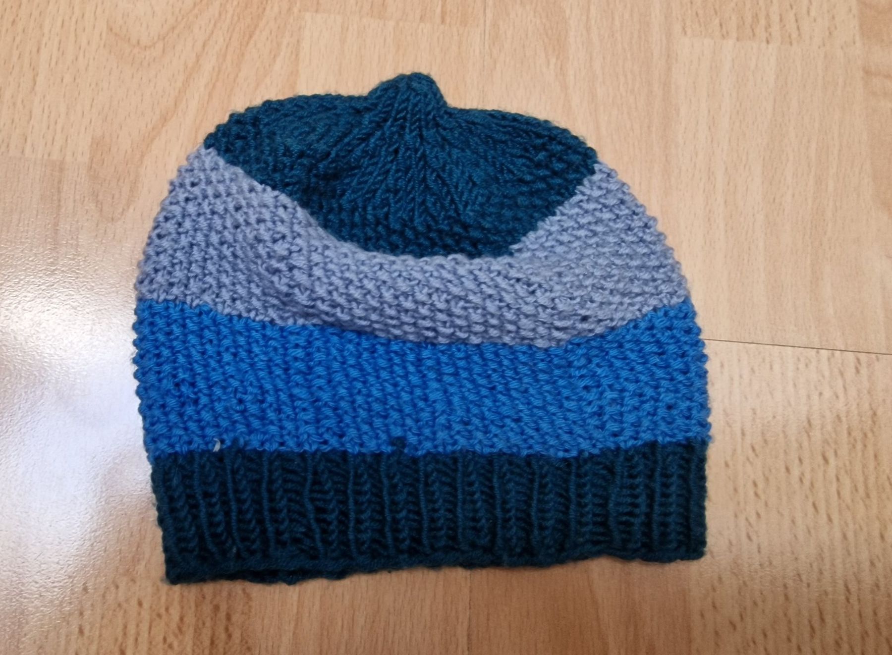 Hüte, Mützen & Caps: Selbst gestricktes Mützli 36cm – Gebraucht aus Winterthur von Mmondeo