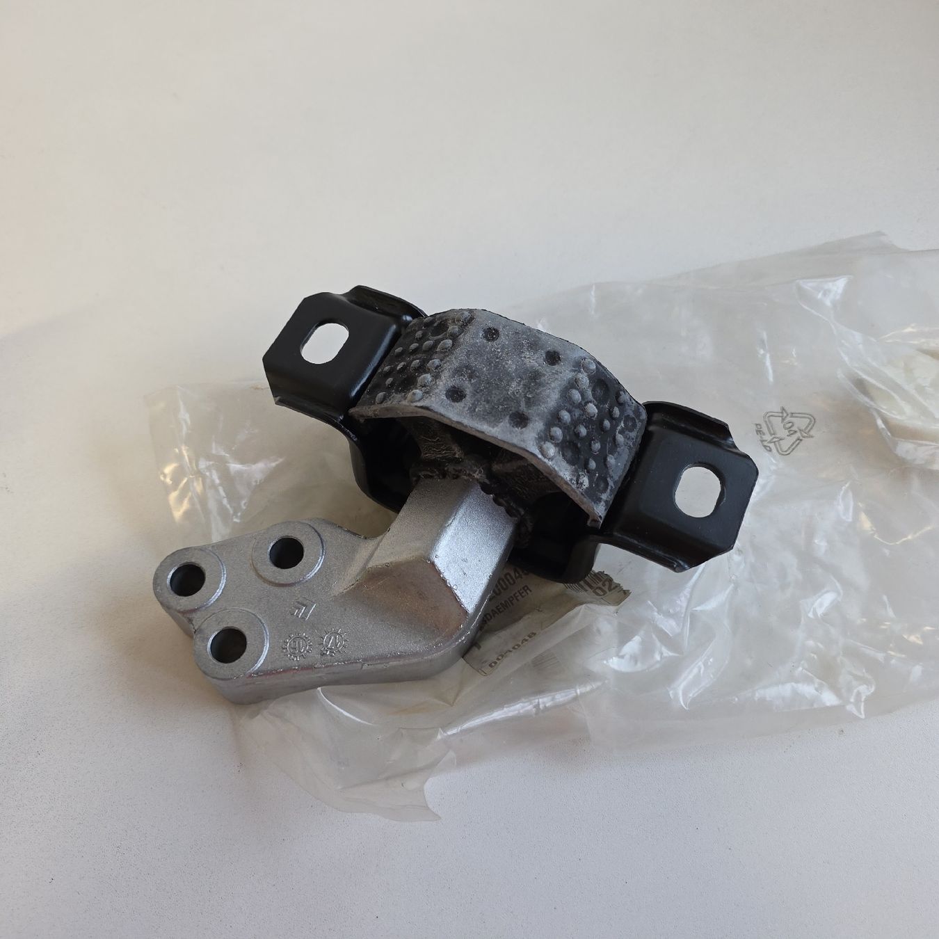 Smart Tutti pezzi di ricambio auto: smart Supporti motore A132 220 00 48 / 01 48 – Nuovo (secondo la descrizione) da Minusio venduto da demi0110 4