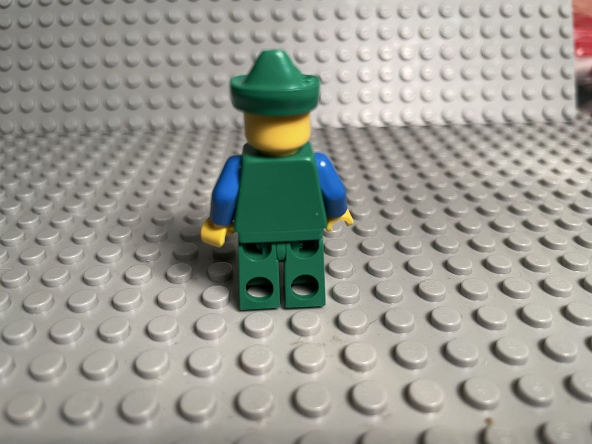 Lego Kit di costruzioni: Lego Forestman blue cas 132a Green Hat – Usato da Airolo venduto da Bagaion99 1