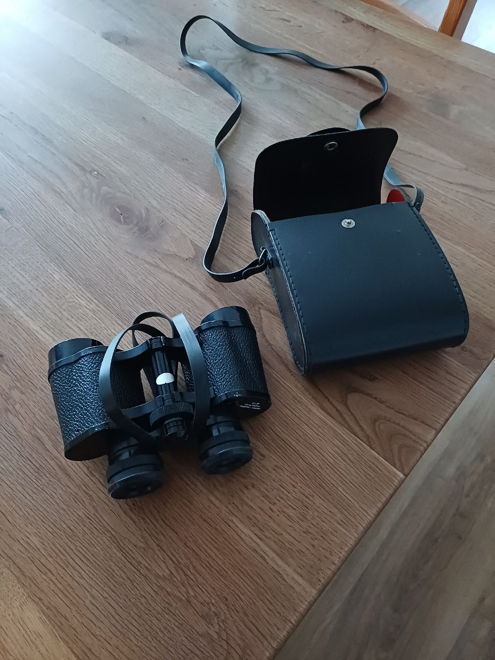 Binocoli: Feldstecher 8x30 mit Tasche,  – Usato da Zuckenriet venduto da Res.