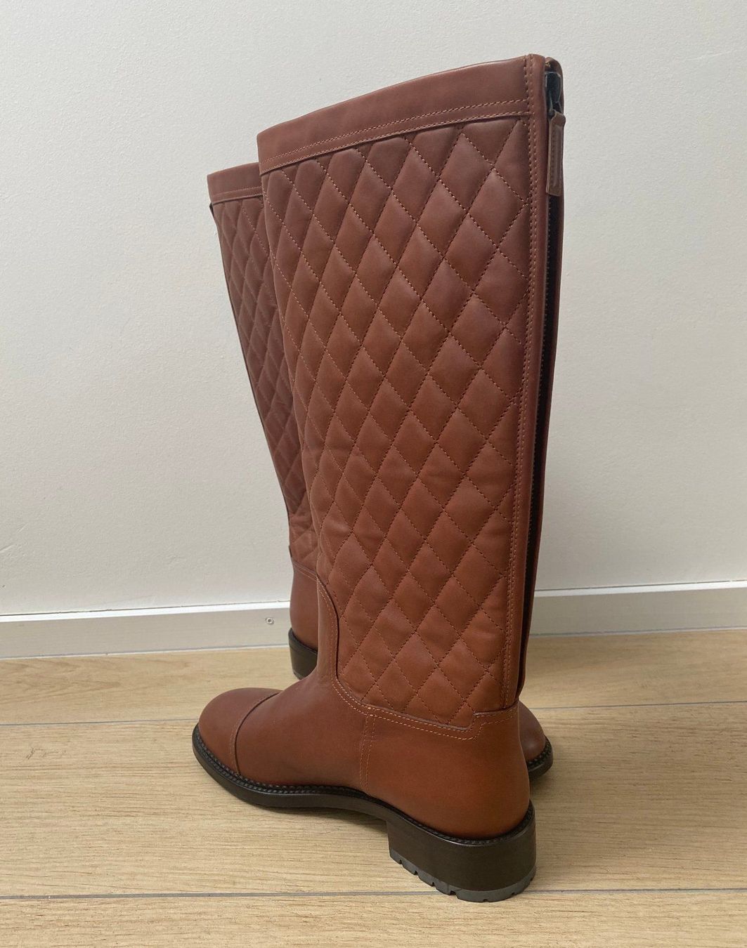 Chanel Scarpe da donna: Bottes en cuir CHANEL – Nuovo (secondo la descrizione) da La conversion venduto da Repio 1