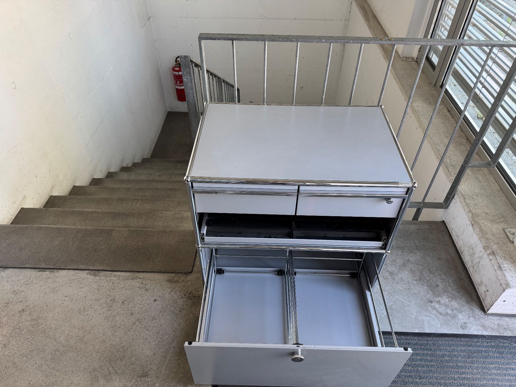 USM Cassettiere: Usm Korpus Mattsilber Lieferung gratis – Usato da Thun venduto da Thuno6 2