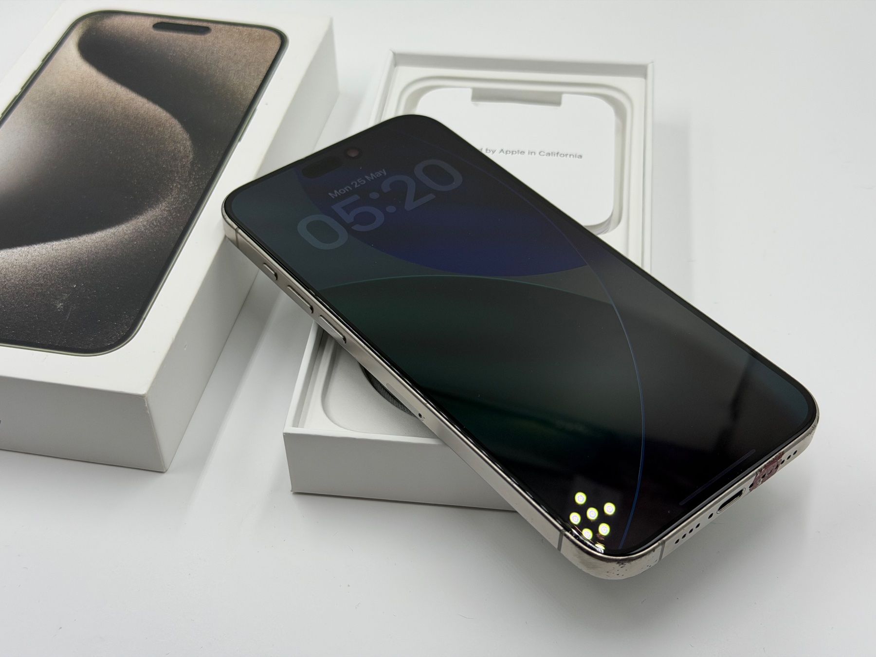 Apple Telefoni cellulari / Smartphones: Apple iPhone 15 Pro Max - 1TB | Wie neu – Usato da Chur venduto da ReplaceHub 5