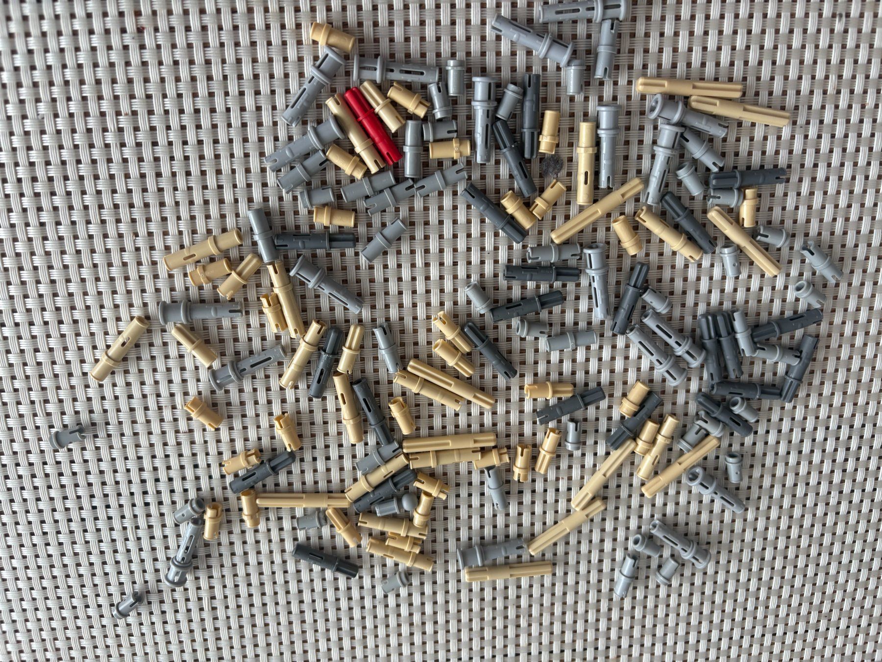 Lego Kit di costruzioni: Lego Technik beige graue Pins Pin Stecker LotP – Usato da Buochs venduto da Techtelmechtel