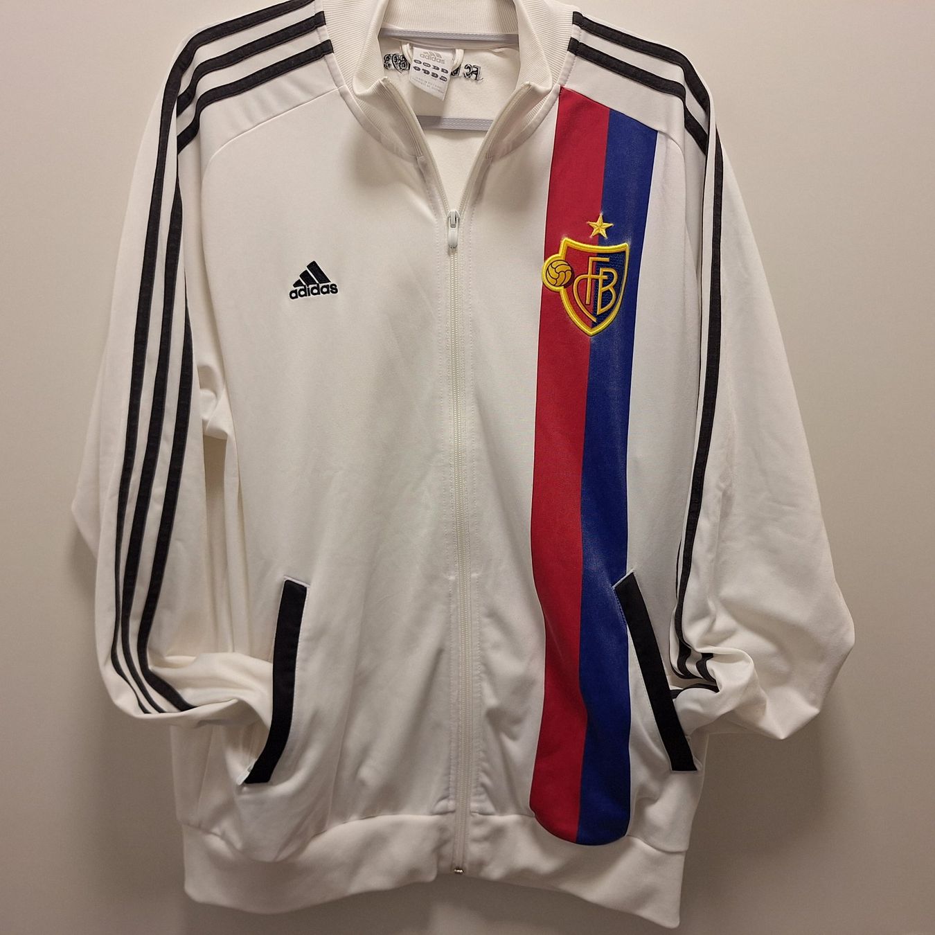 Canottiere & Pantaloni: Adidas Fc Basel Jacke L – Usato da Bellinzona venduto da LA-ropa-de-Juan