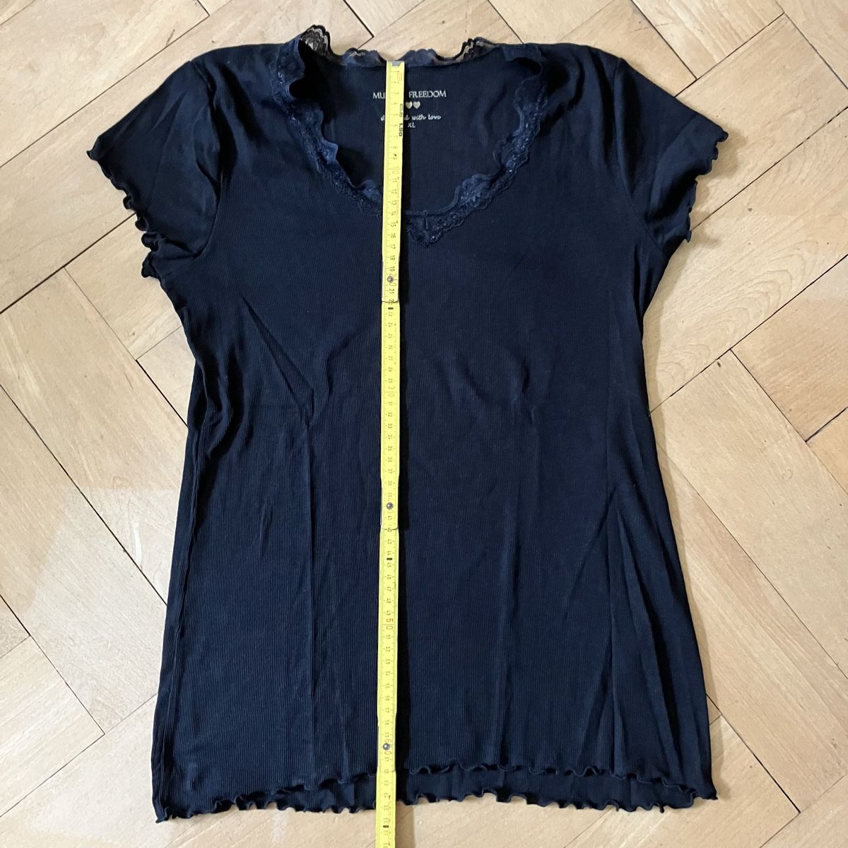 T-shirt: T-Shirt – Nuovo (secondo la descrizione) da Bern venduto da anjesdeberne 3