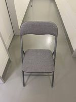 Schöner gemütlicher Klappstuhl
