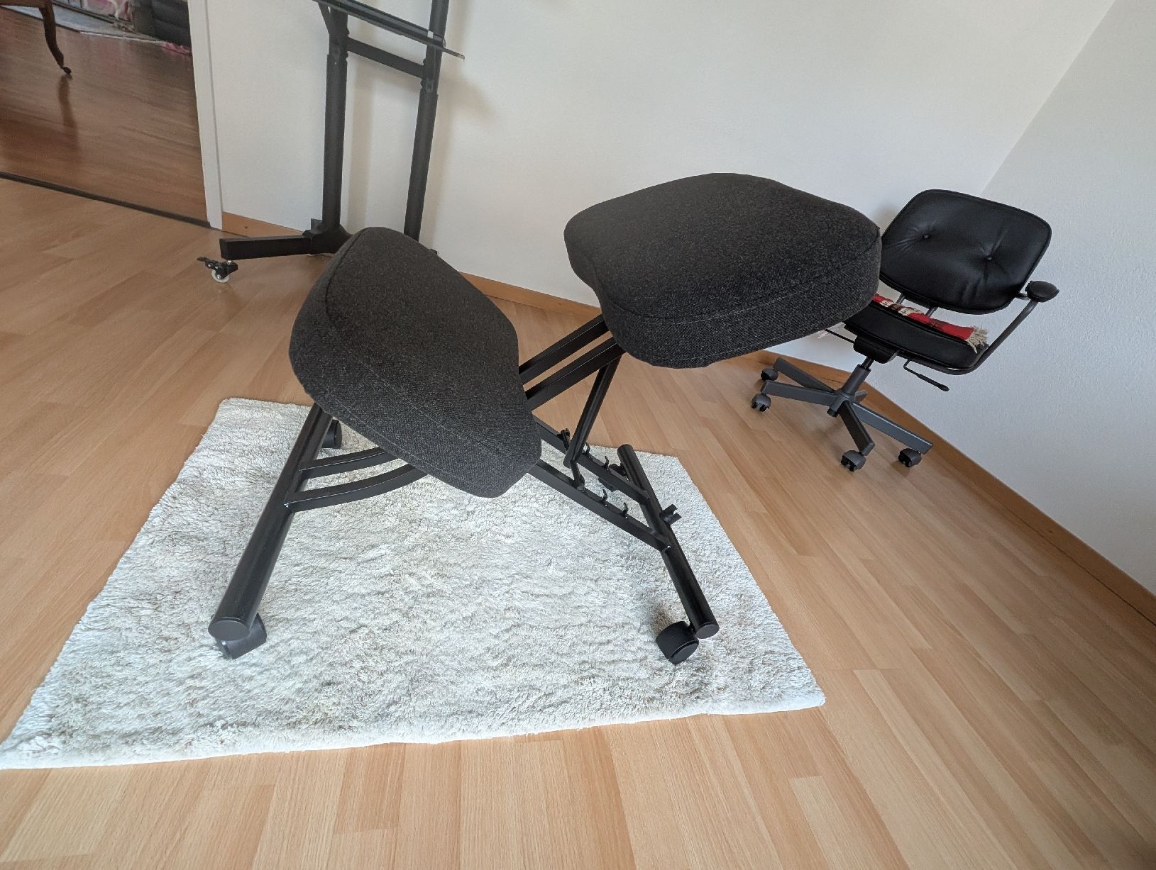 Ikea Sedie: Ikea Ergonomic Kneeling Chair - Improve Your Posture Now! – Usato da Glis venduto da livespringly 1