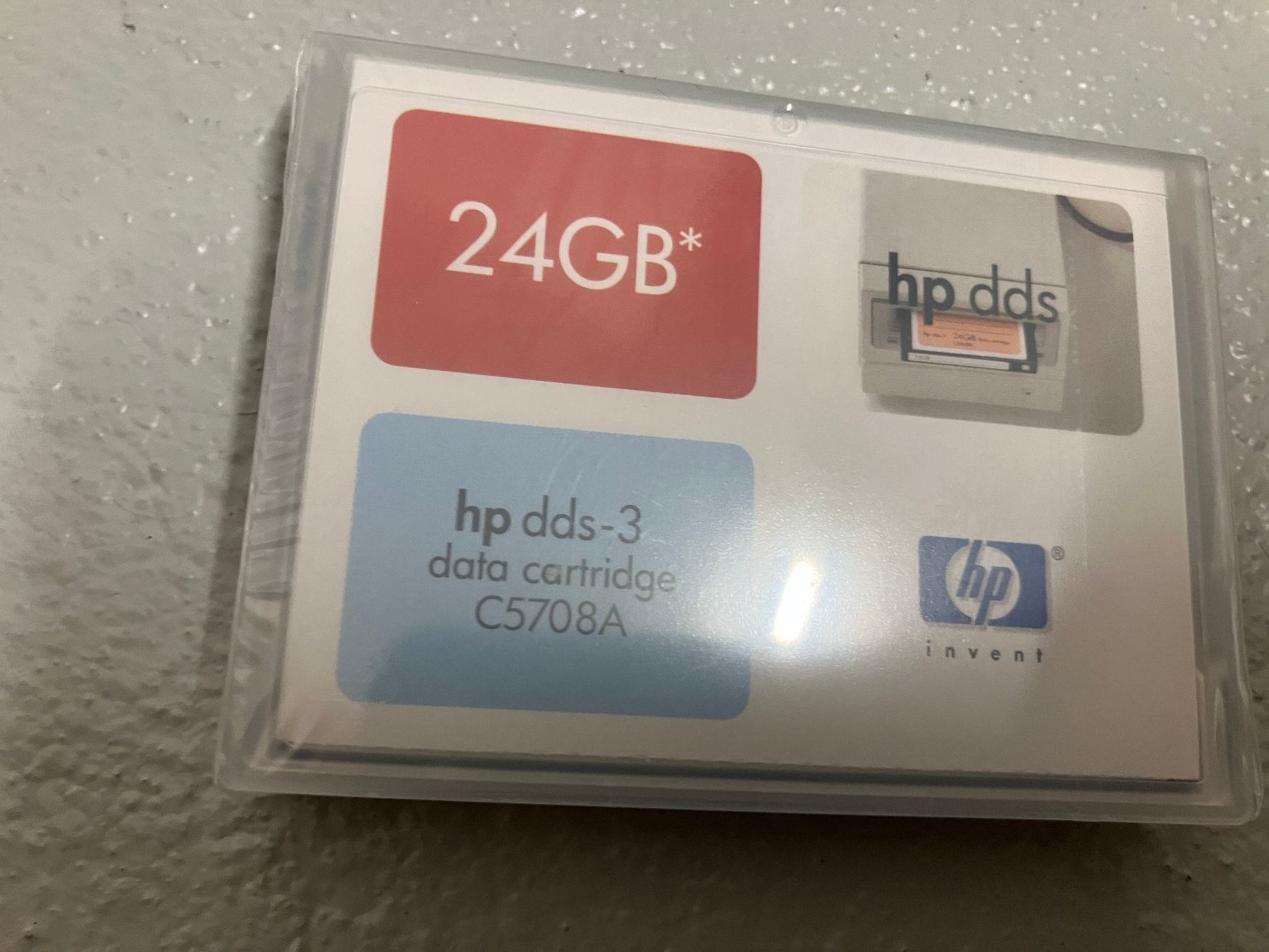 Hewlett Packard Dischi rigidi: HP DDS-3 Data Cartridge C5708A 24GB neu – Nuovo e nell'imballaggio originale da Wetzikon ZH venduto da Herbi_58